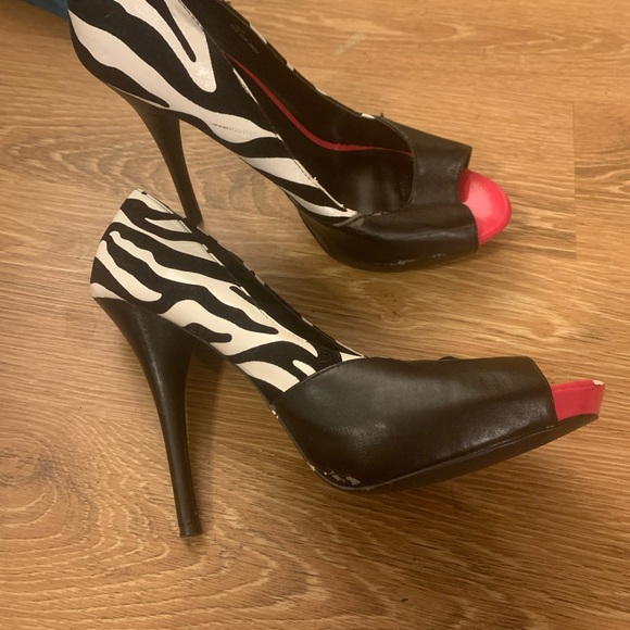 Shoe Dazzle zebra print stilettos - Picture 4 of 7